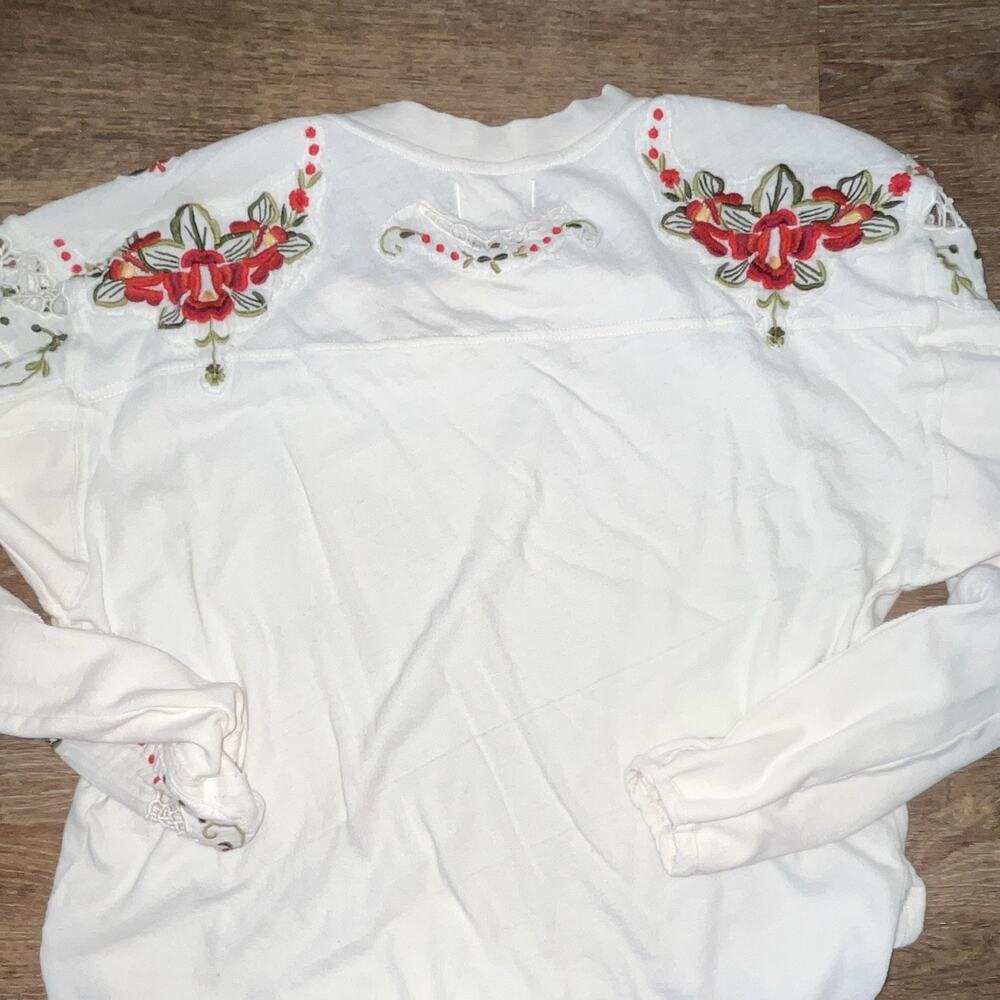 We The Free Womens White Knit Top Graphic Print Embroidered Lace LS Crew L - Picture 7 of 7